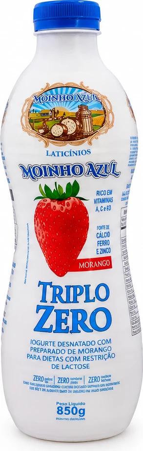 Garrafa de 850g do iogurte Moinho Azul Triplo Zero sabor morango